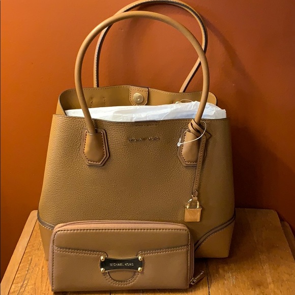 💝Michael Kors Mercer bag. NWT💝 - Picture 1 of 7